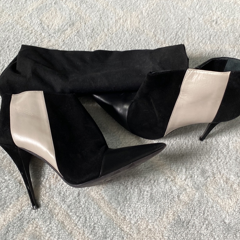 Narciso Rodriguez Suede booties